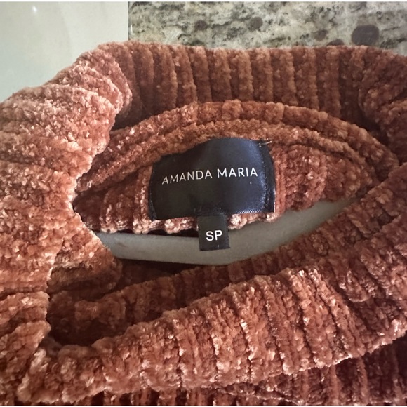Amanda Maria sweater size small - Picture 3 of 3